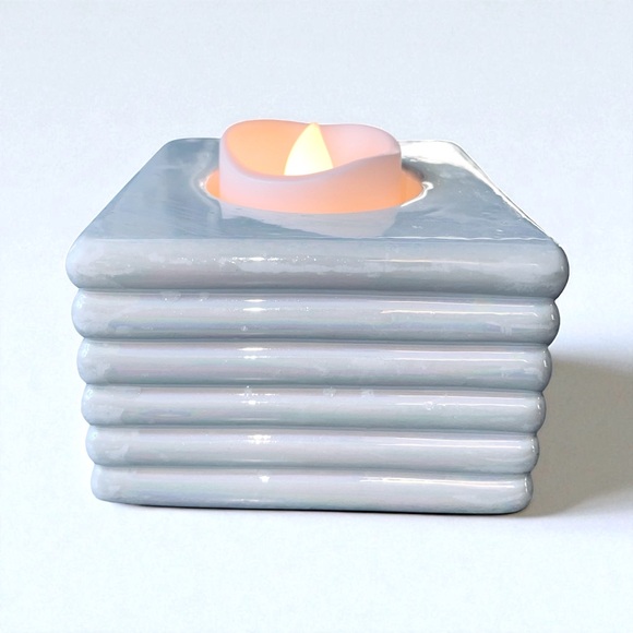Robert Alan tea light candle holder, iridescent porcelain, no chips or cracks - Picture 1 of 6